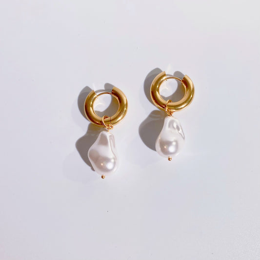 Zendaya Freshwater Pearl Drop Earrings