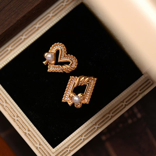 Poker Maze Freshwater Pearl Stud Gold Earrings