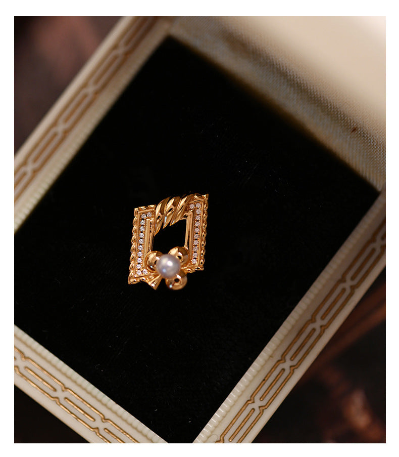 Poker Maze Freshwater Pearl Stud Gold Earrings